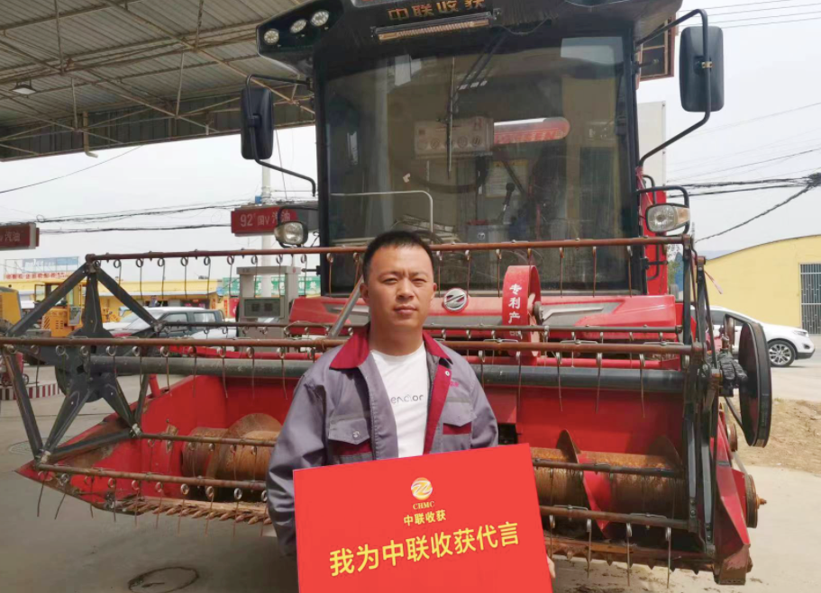 有三臺(tái)挖掘機(jī)的董老板為何轉(zhuǎn)型開收割機(jī)？收的都是現(xiàn)錢！(圖1)